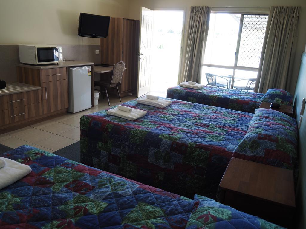 Pittsworth Motor Inn Bagian luar foto