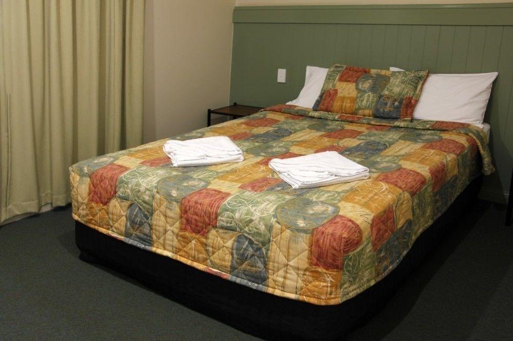 Pittsworth Motor Inn Bagian luar foto