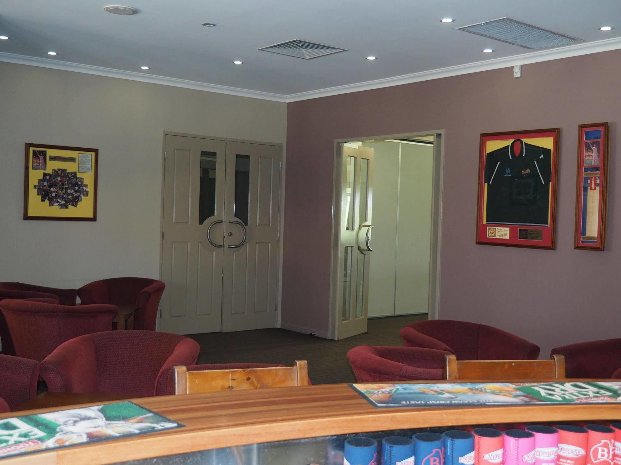 Pittsworth Motor Inn Bagian luar foto