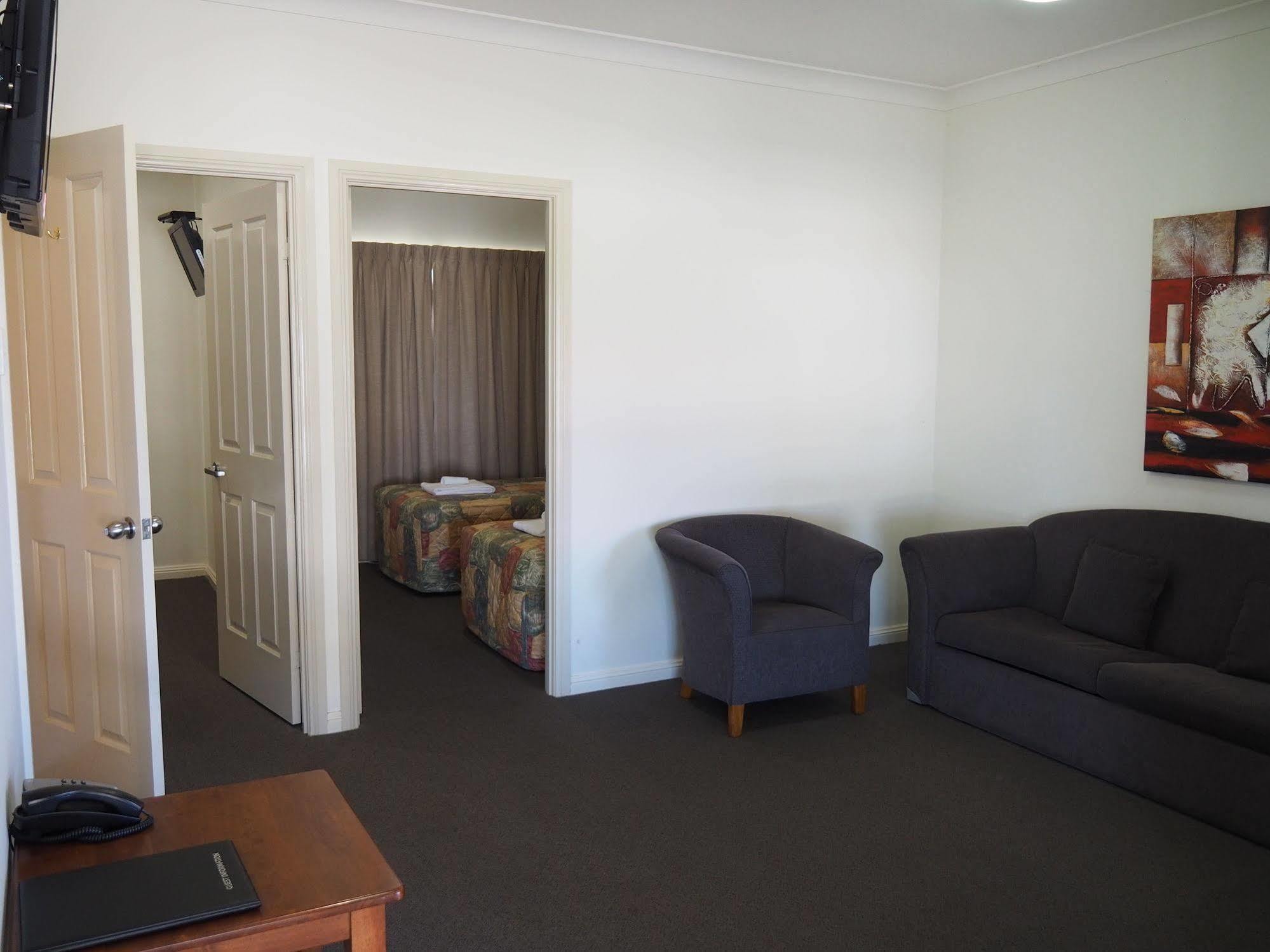 Pittsworth Motor Inn Bagian luar foto