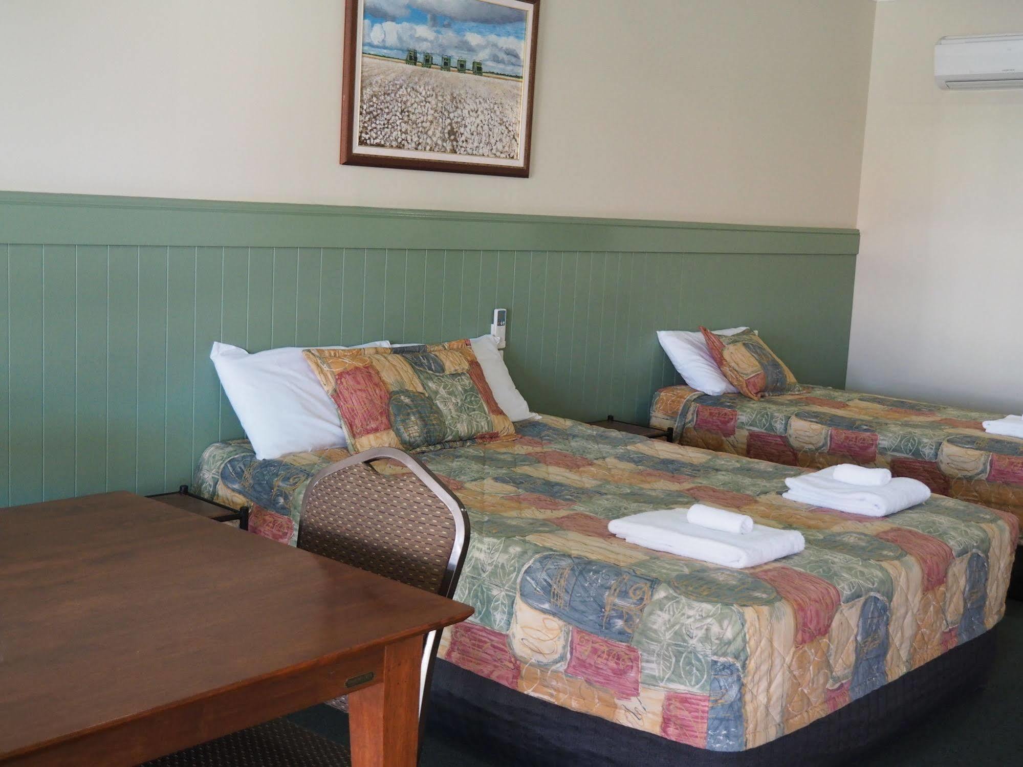 Pittsworth Motor Inn Bagian luar foto