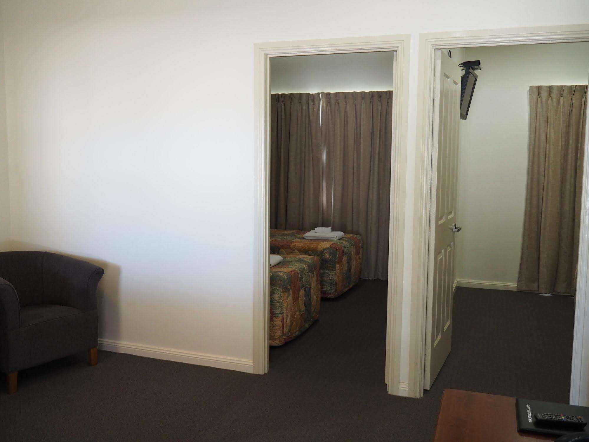 Pittsworth Motor Inn Bagian luar foto