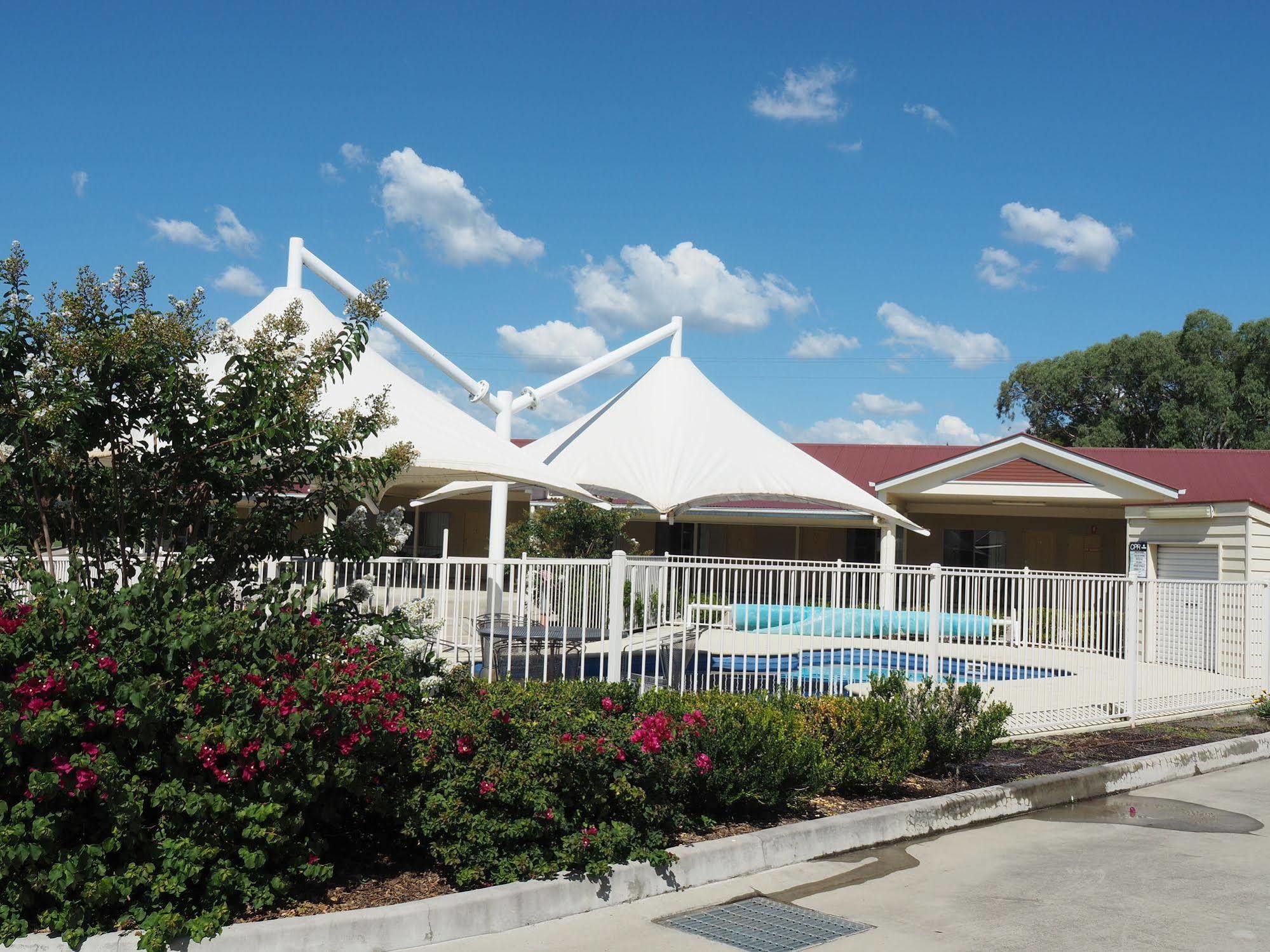 Pittsworth Motor Inn Bagian luar foto