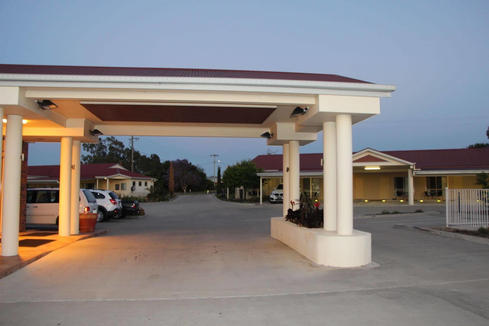 Pittsworth Motor Inn Bagian luar foto