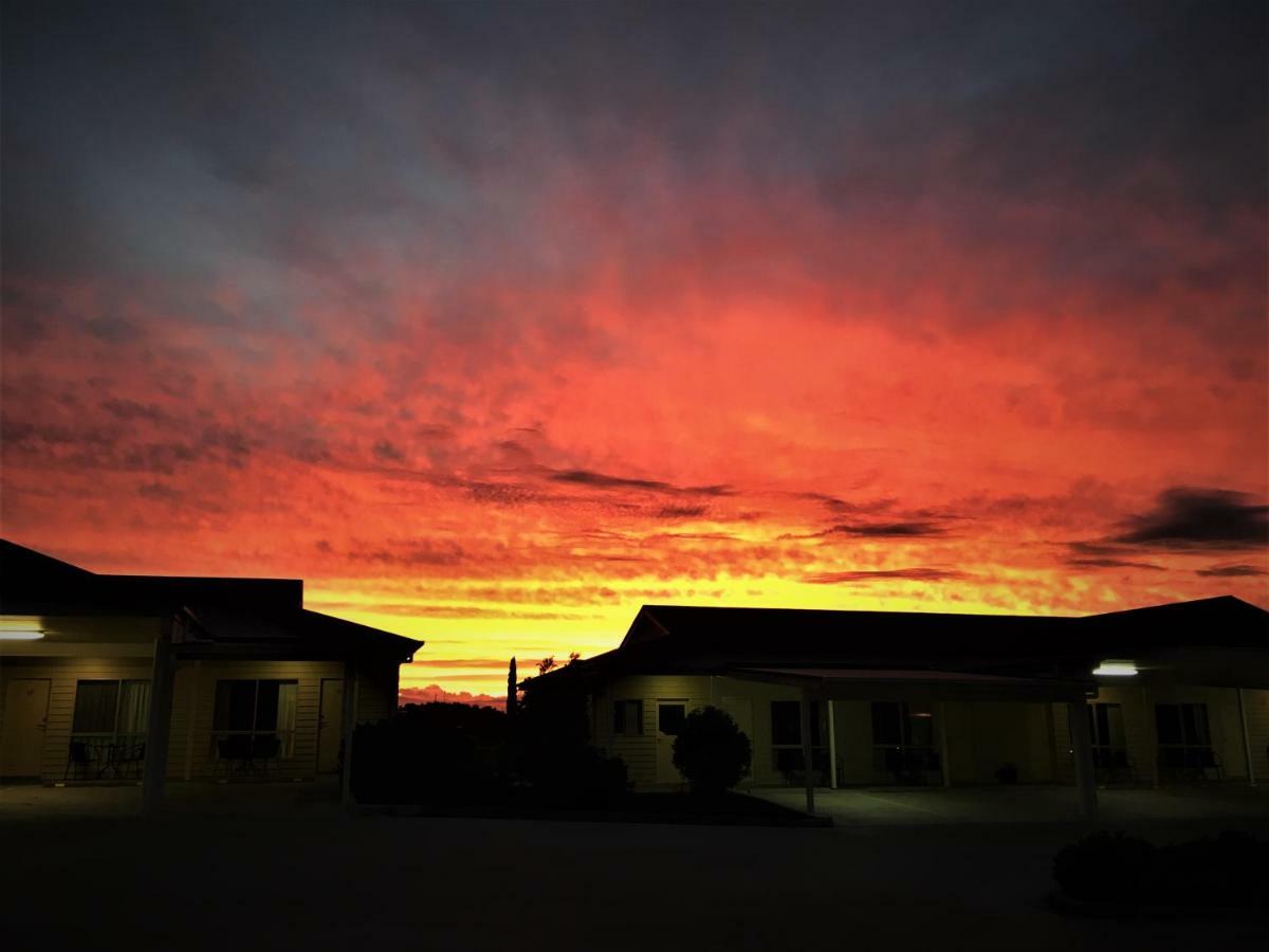 Pittsworth Motor Inn Bagian luar foto