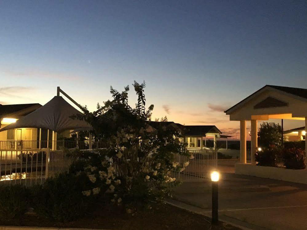 Pittsworth Motor Inn Bagian luar foto